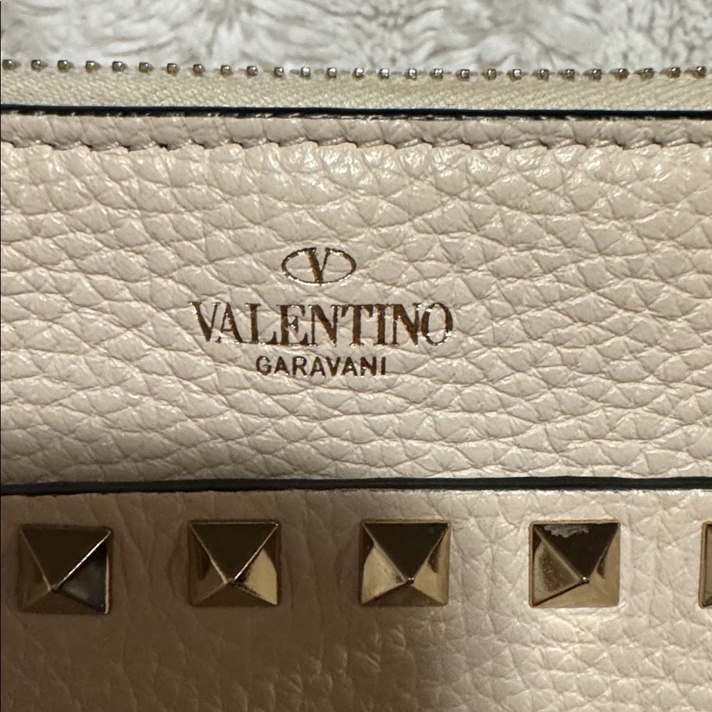 Valentino Garavani Rockstud Wristlet –Ivory Leather w/ Gold Studs +Dust Bag - Picture 2 of 7